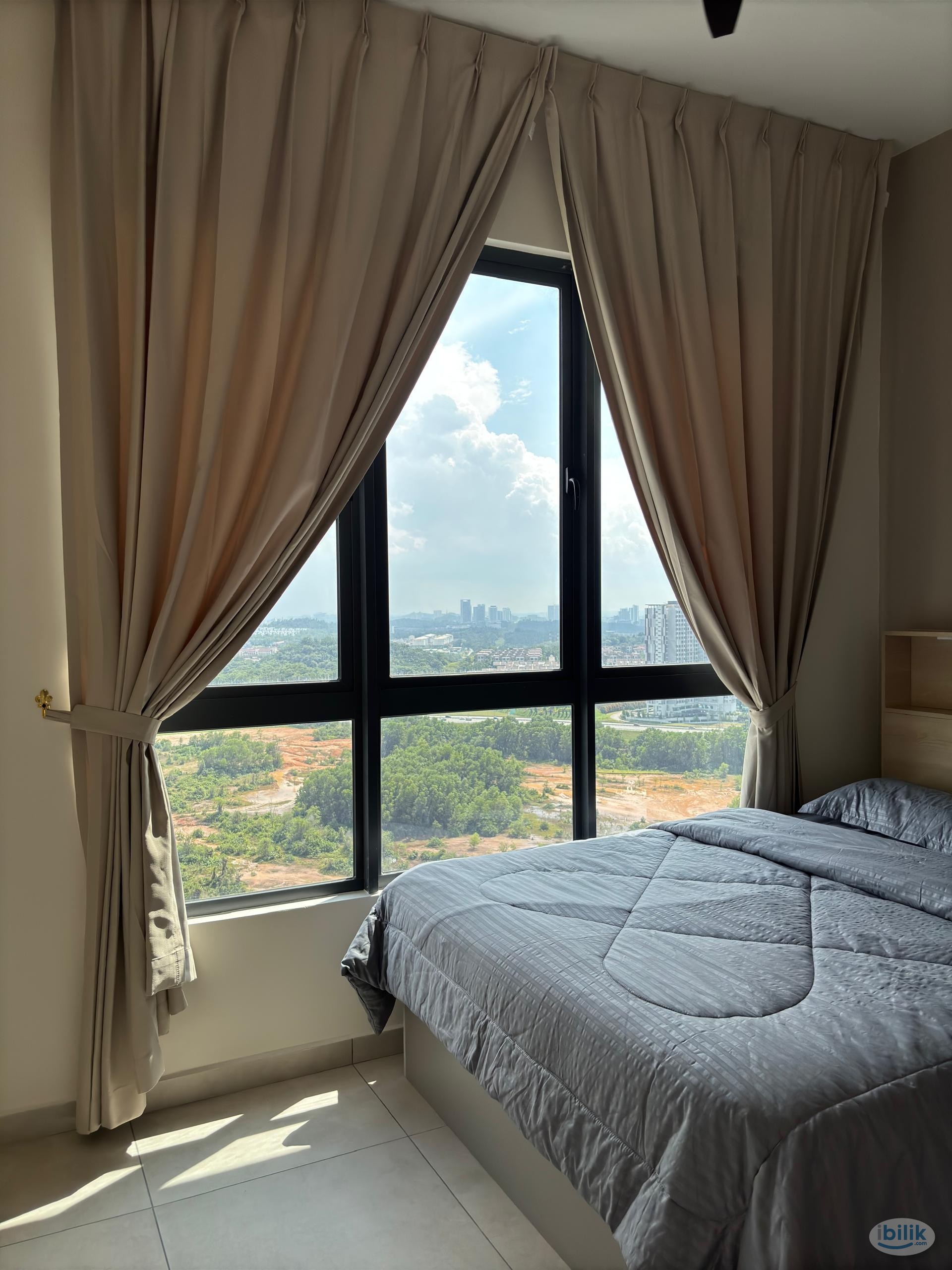 💯 Zero Security Deposit 💯 Queen Bedroom at Meta City, Seri Kembangan - Image 1