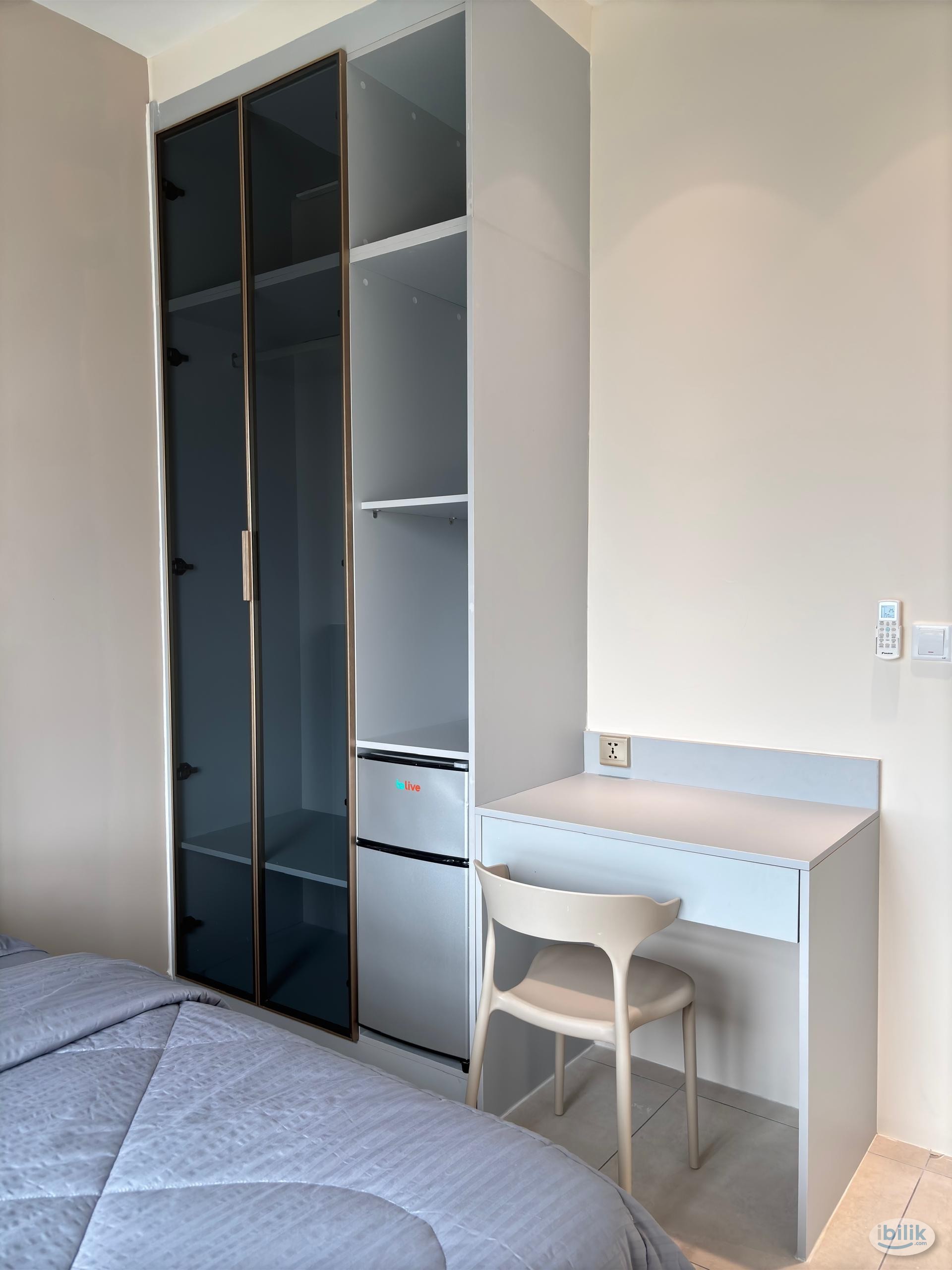 💯 Zero Security Deposit 💯 Queen Bedroom at Meta City, Seri Kembangan - Image 2