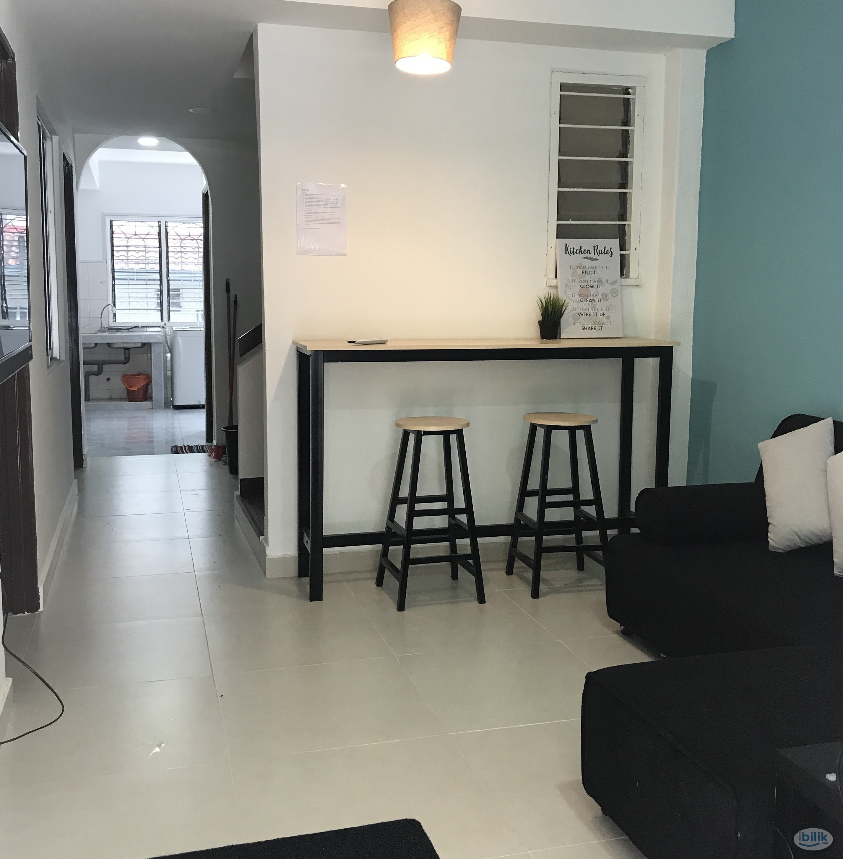 💛Affordable Queen bed Room at USJ 13, Subang💛walk to LRT 💛gated guarded - Image 4