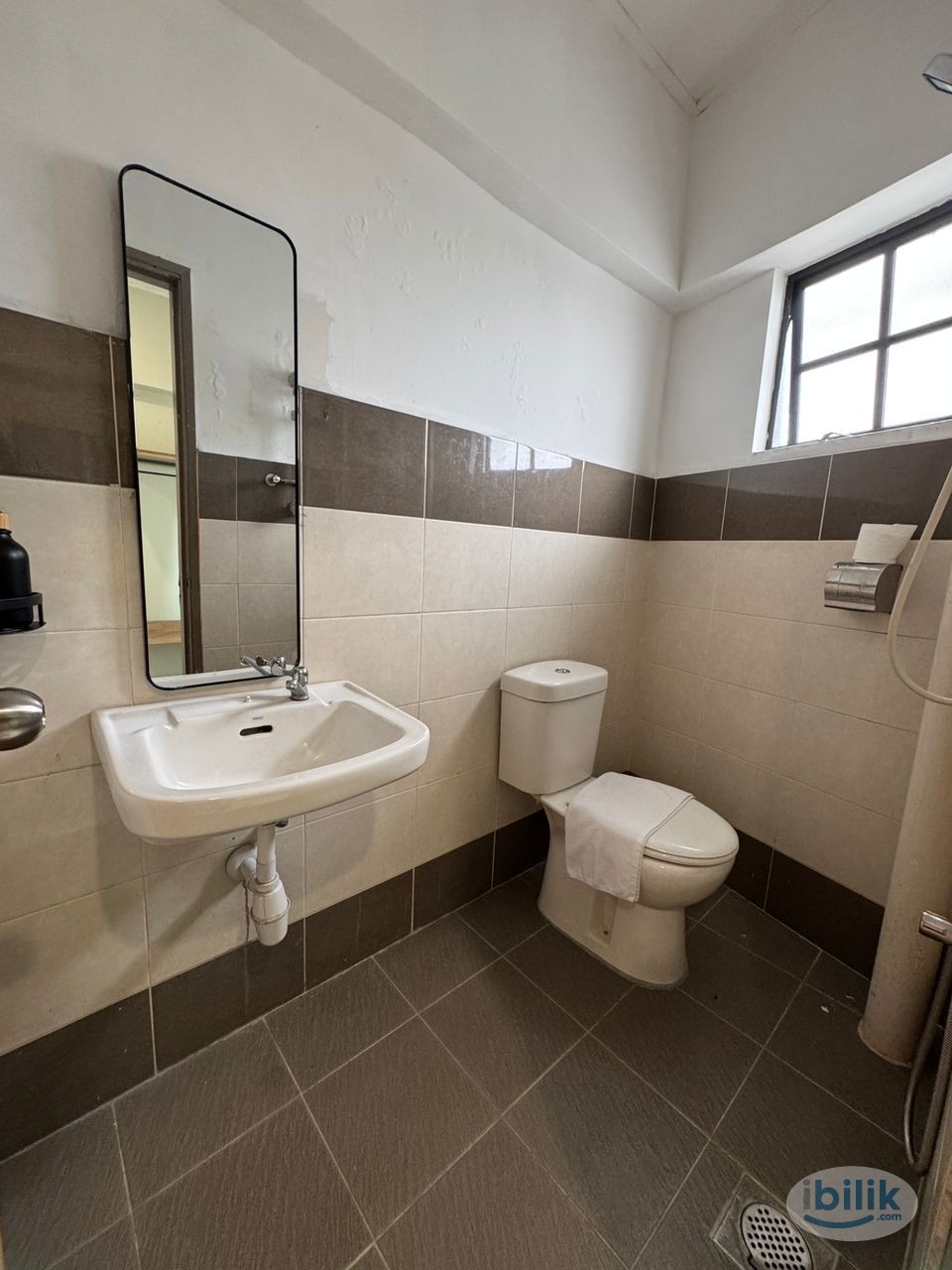 🥳Master Room at Seri Kembangan🥳Location Nearby📍KTM Serdang,UPM,IOI City Mall,The Mines Shopping Mall🛍️ - Image 3