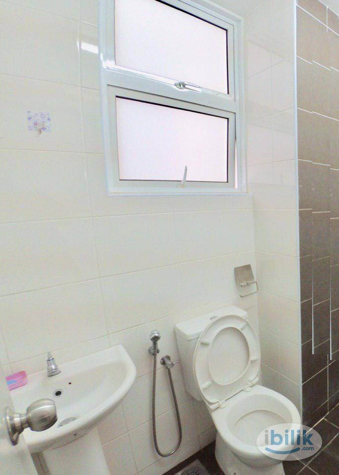 Middle Room at Dwiputra Residences, Putrajaya - Image 4