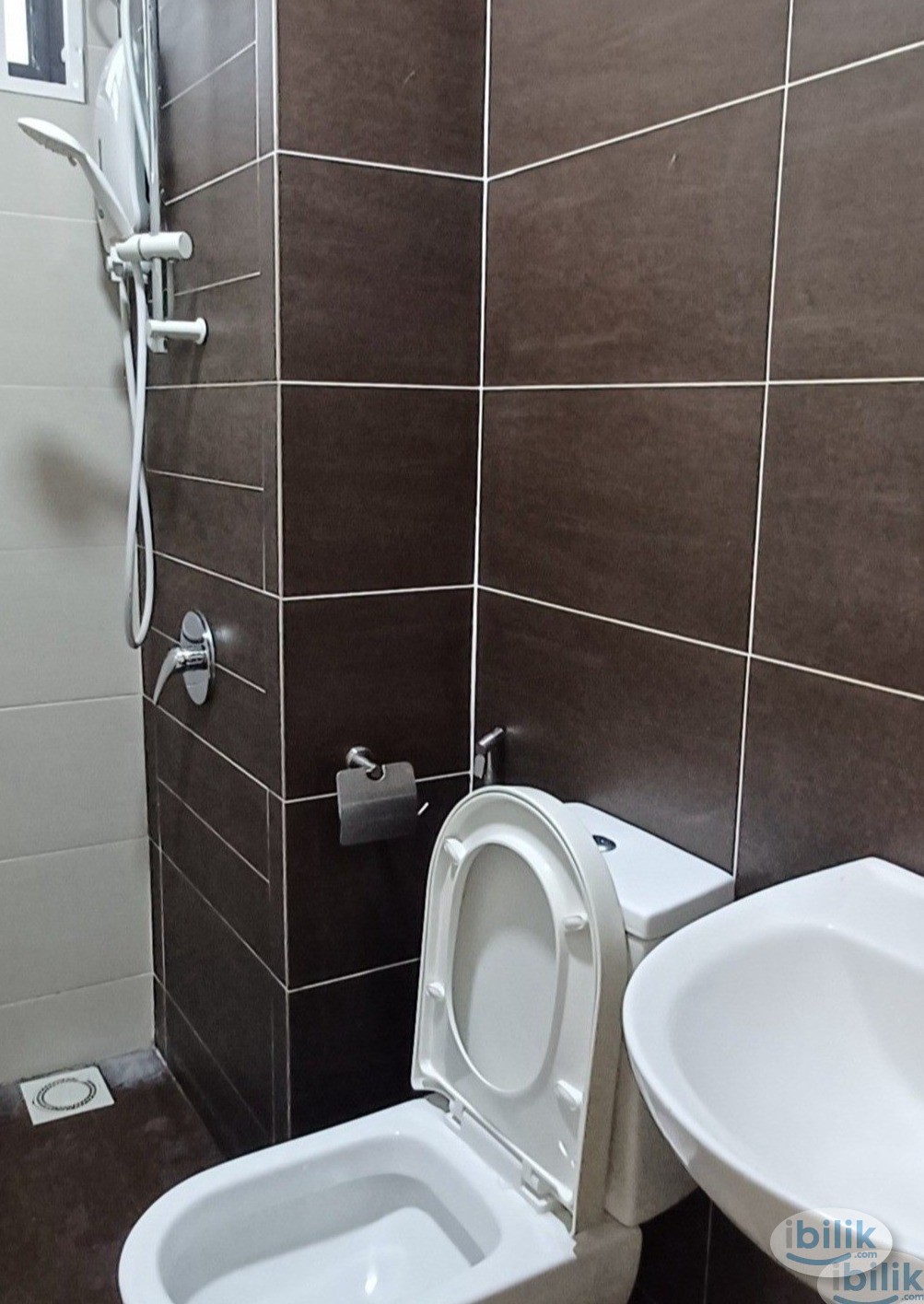 Chinese Single Male Master bedroom unit ,nearby UPM Seri Kembangan - Image 2