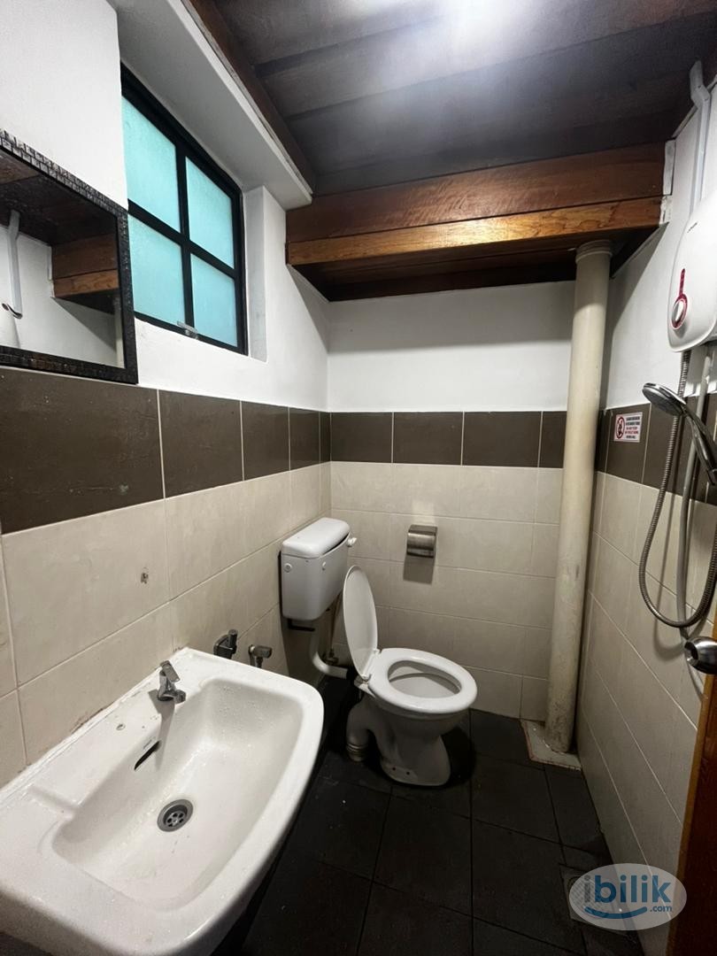 5 mins drive to KTM SERDANG 🚆- Private toilet 🪠🚽 - Image 5