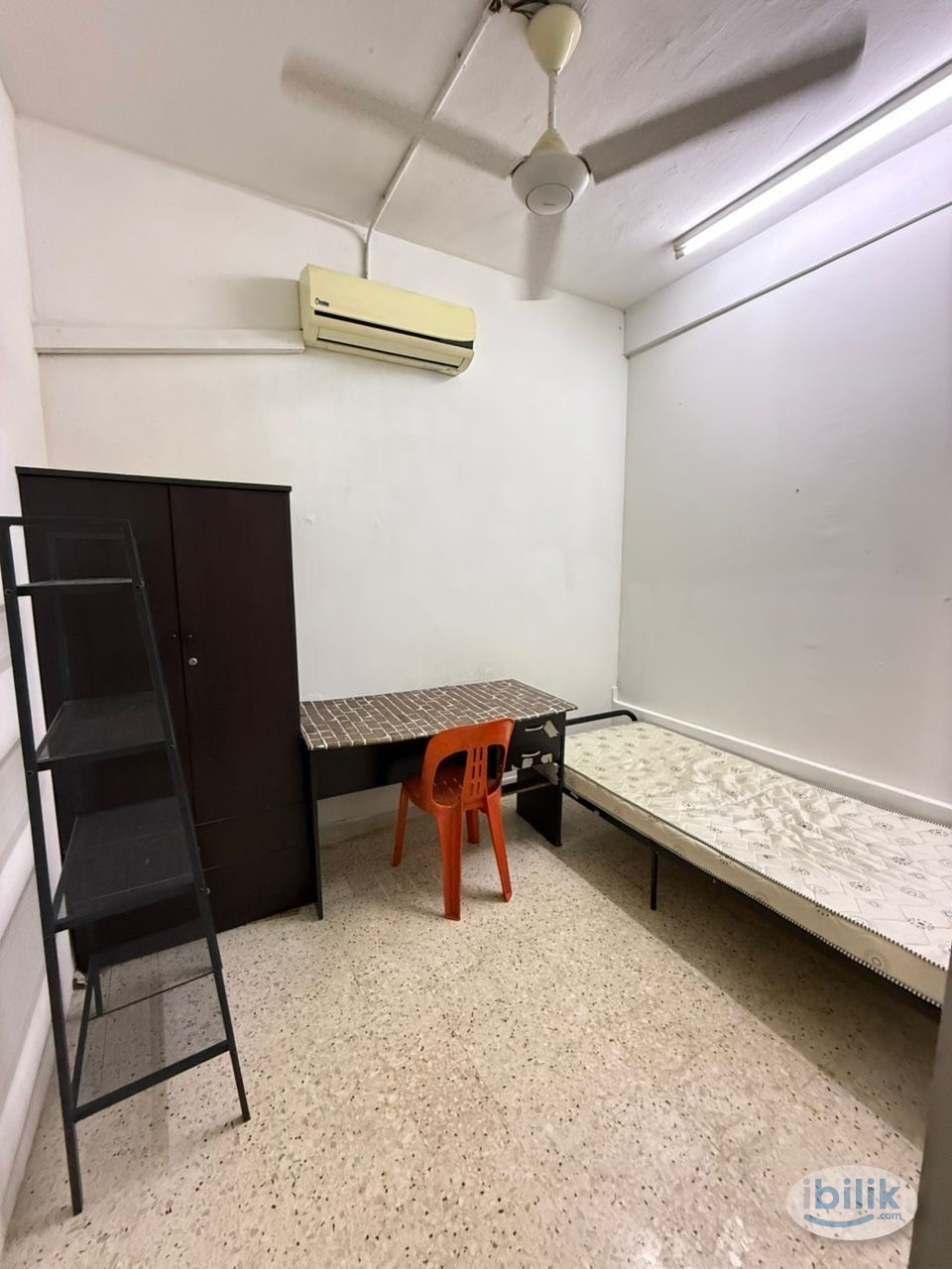 🏠🌟 male unit in SS15 available! Utilities included (except aircon ❄️). Conveniently located within walking distance to S - Image 1