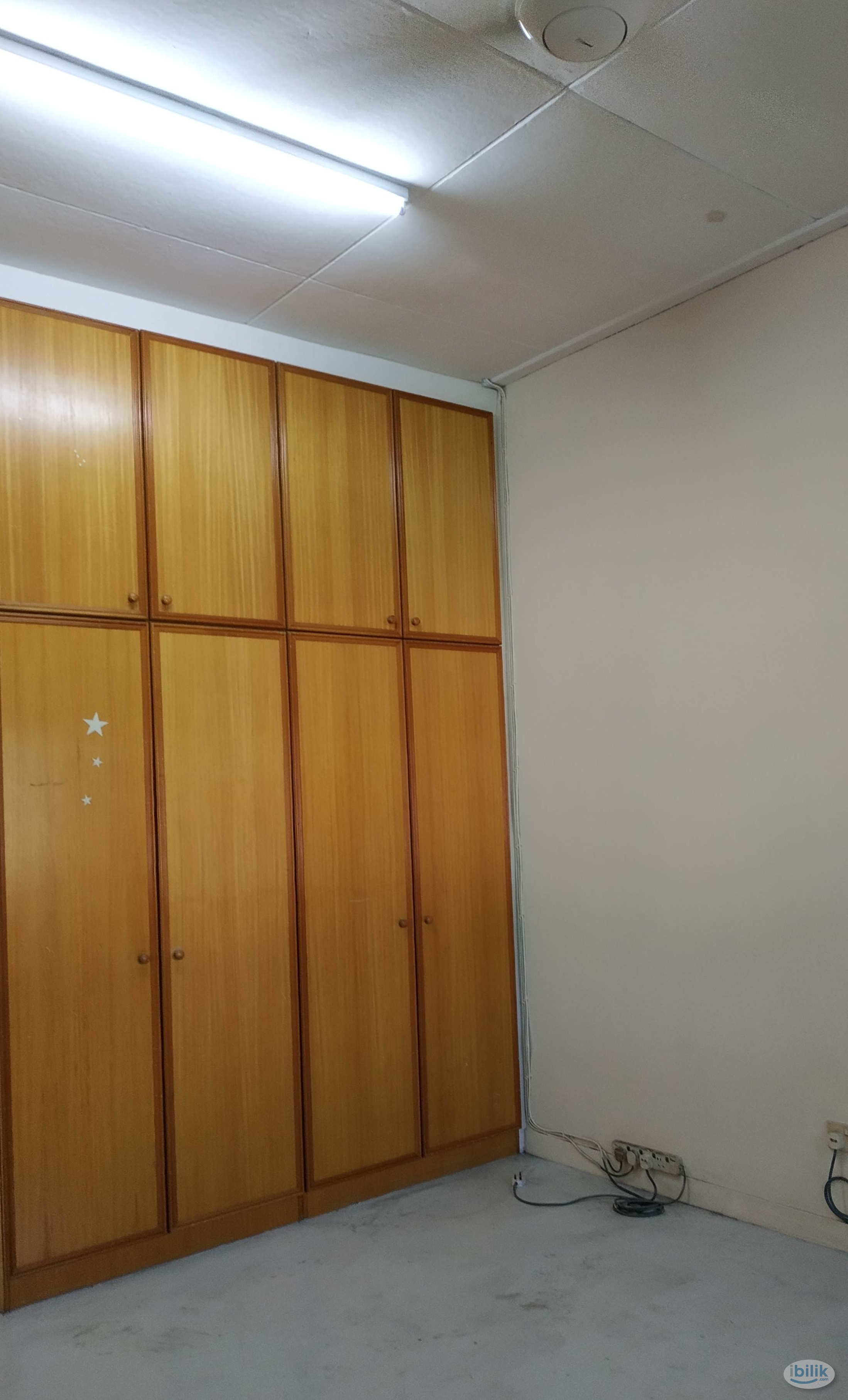 Cozy Room with Private Bathroom - Image 3