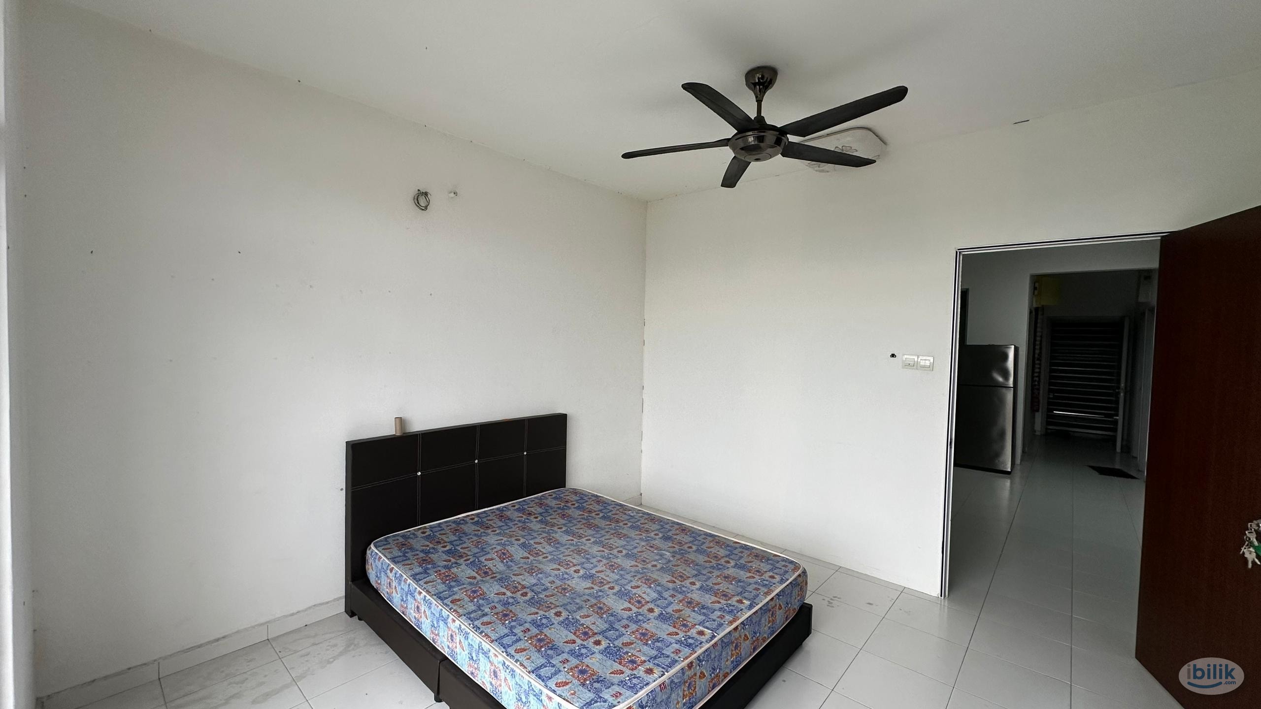 Nice Queen size bed room near ciq Singapore - Image 2