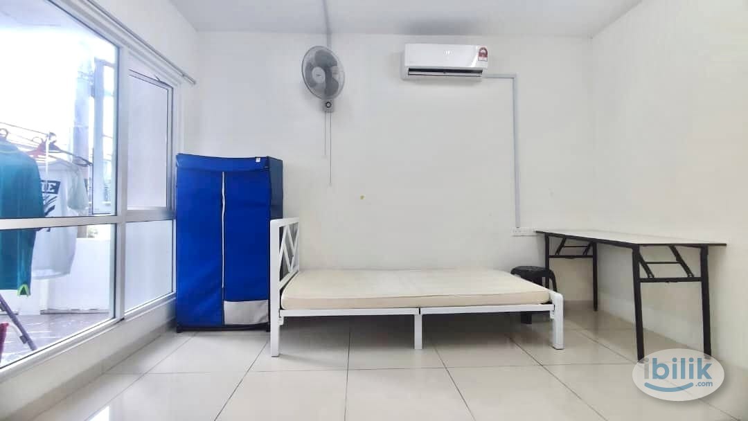 Middle Room at Jenjarom, Selangor - Image 1