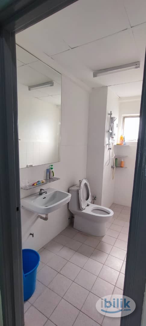 Bukit Jalil lady Master  Room opposite Pavilion Bukit Jalil  - Image 4