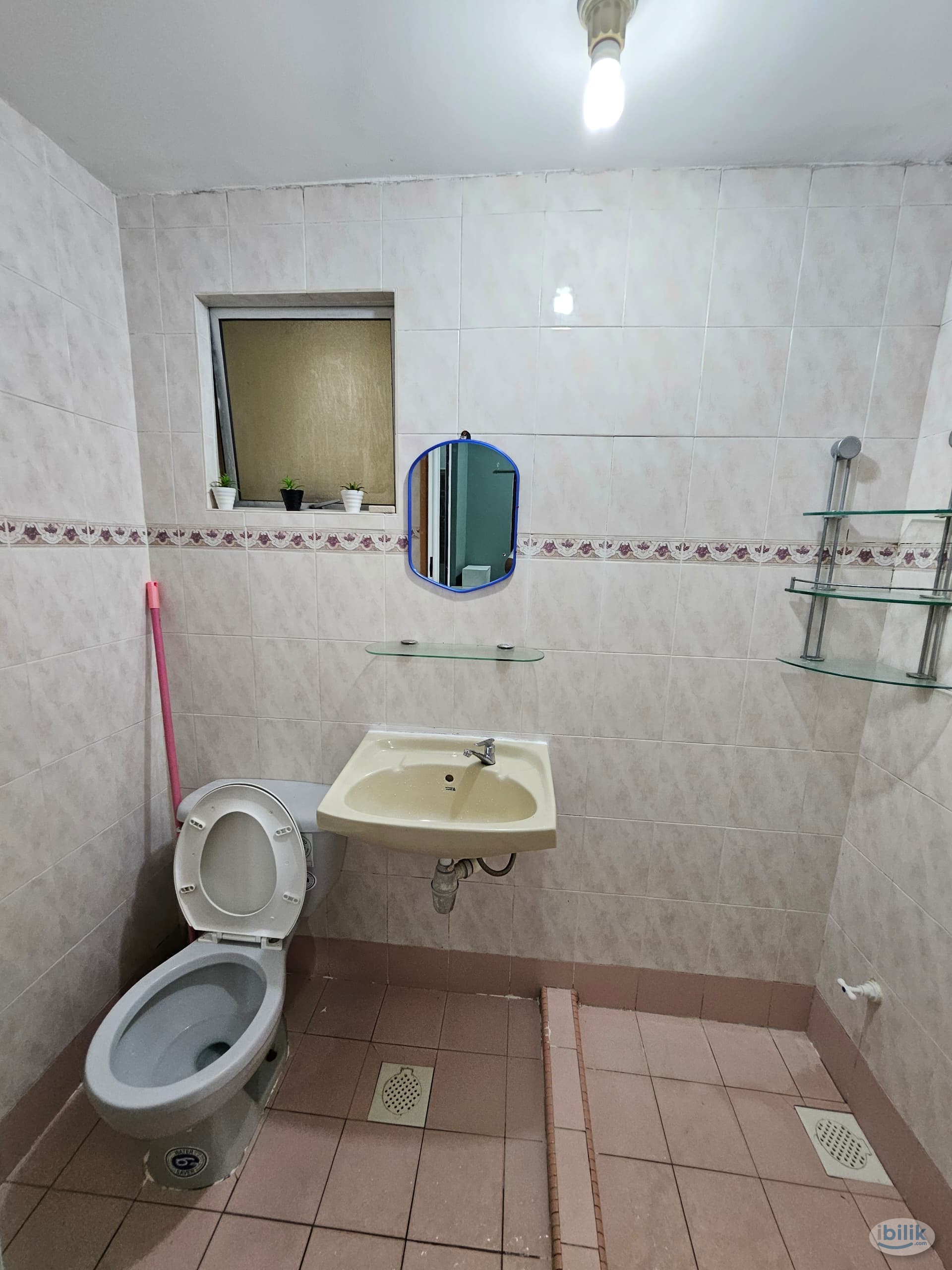 Master Room at Mutiara Damansara, Petaling Jaya (Lady Only) - Image 4