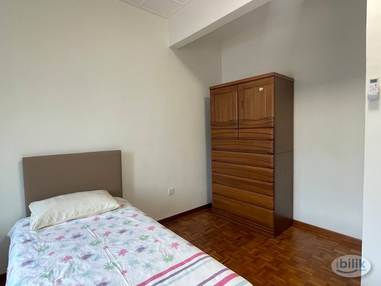 Middle Room at Taman Impian Emas, Skudai - Image 2