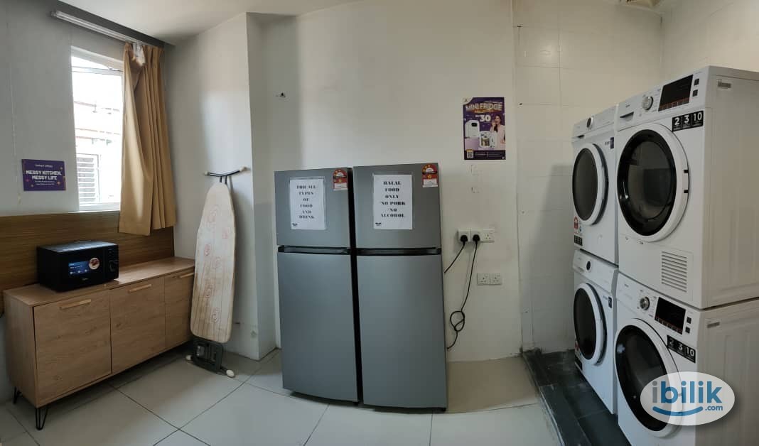 Master Room at The Strand Mall 🛏️🚿 Steps from MRT Surian 🚶 ♂️✨Experience a Queen Size Bed & Private Bathroom! 􀳦 - Image 4
