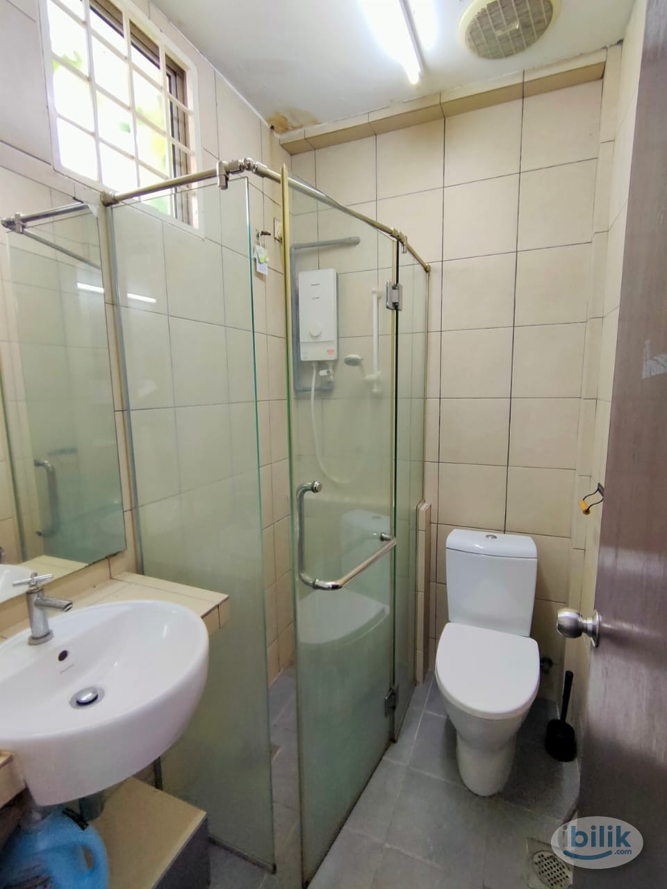 Single Room at Asia Jaya, Petaling Jaya - Image 4