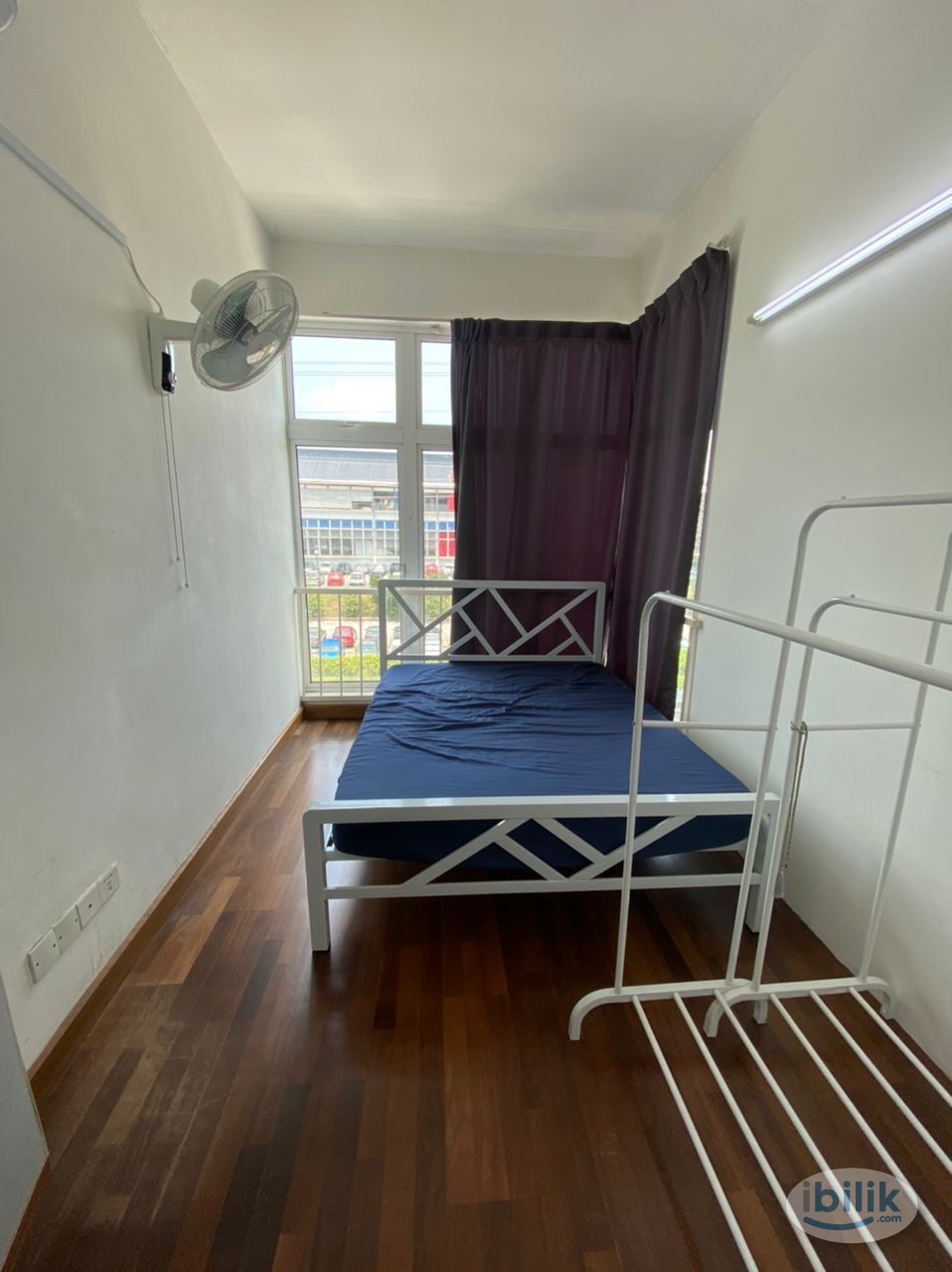LRT TAMAN PARAMOUNT Middle Room with queen bed at TamanParamount - Image 1