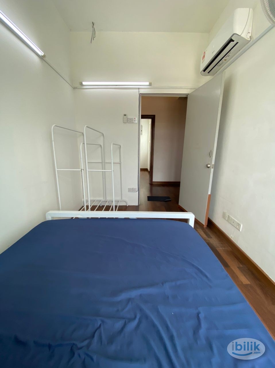LRT TAMAN PARAMOUNT Middle Room with queen bed at TamanParamount - Image 2