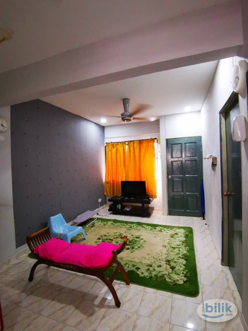 Sharing Master Bedroom - Image 4