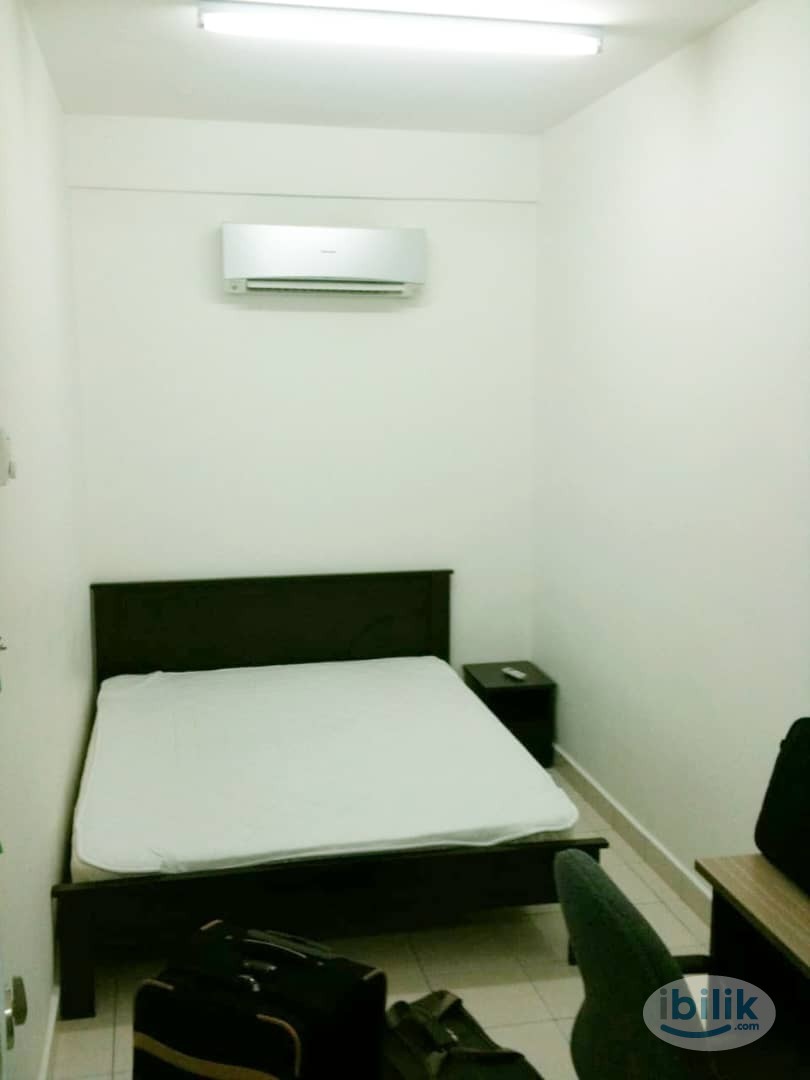 Middle Room at Bandar Sunway, Petaling Jaya - Image 1
