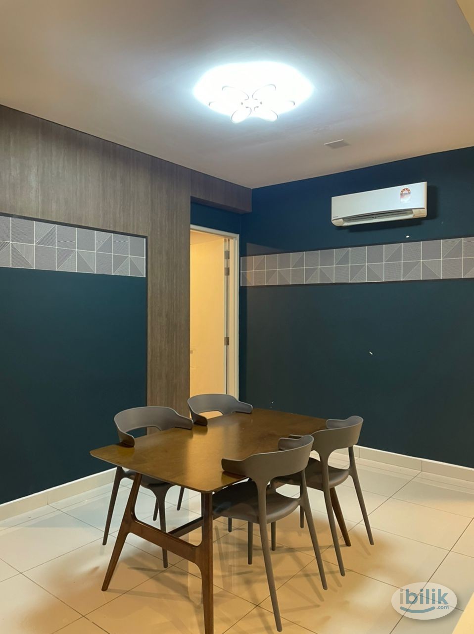 Air cond Big Middle Room at Vivo Residential Suites @ 9 Seputeh Condominium, Old Klang Road， near mid valley - Image 3