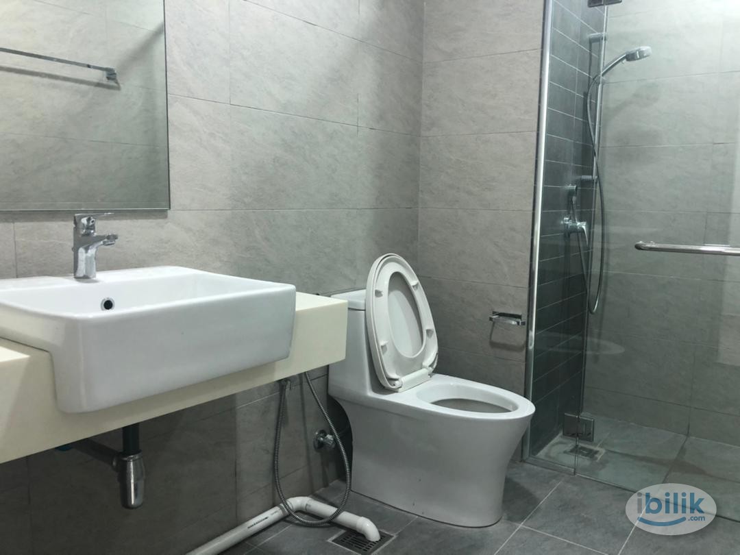 Air cond Big Middle Room at Vivo Residential Suites @ 9 Seputeh Condominium, Old Klang Road， near mid valley - Image 5