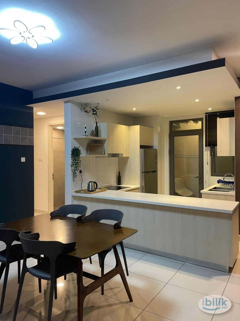Air cond Big Middle Room at Vivo Residential Suites @ 9 Seputeh Condominium, Old Klang Road， near mid valley - Image 2