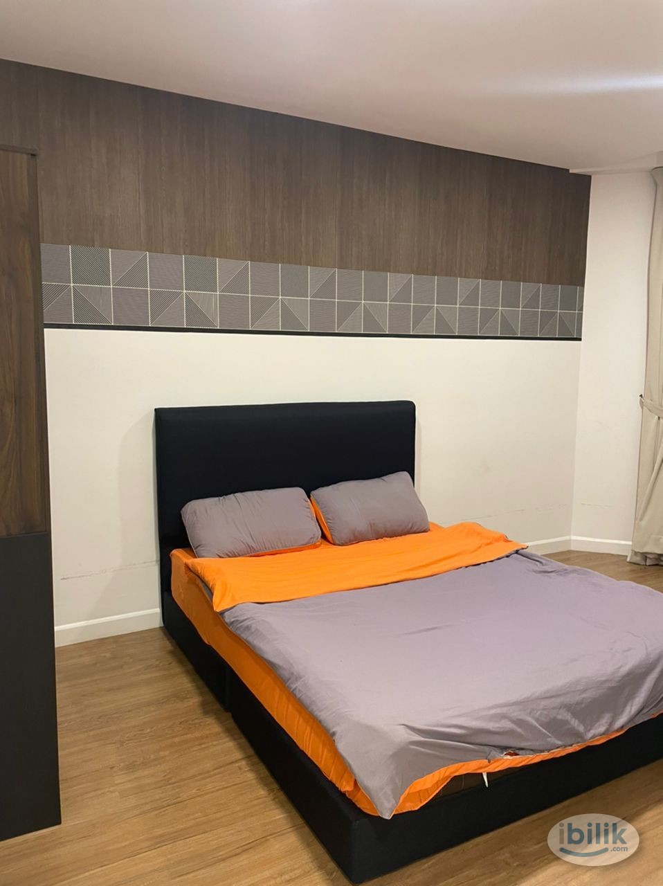 Air cond Big Middle Room at Vivo Residential Suites @ 9 Seputeh Condominium, Old Klang Road， near mid valley - Image 1