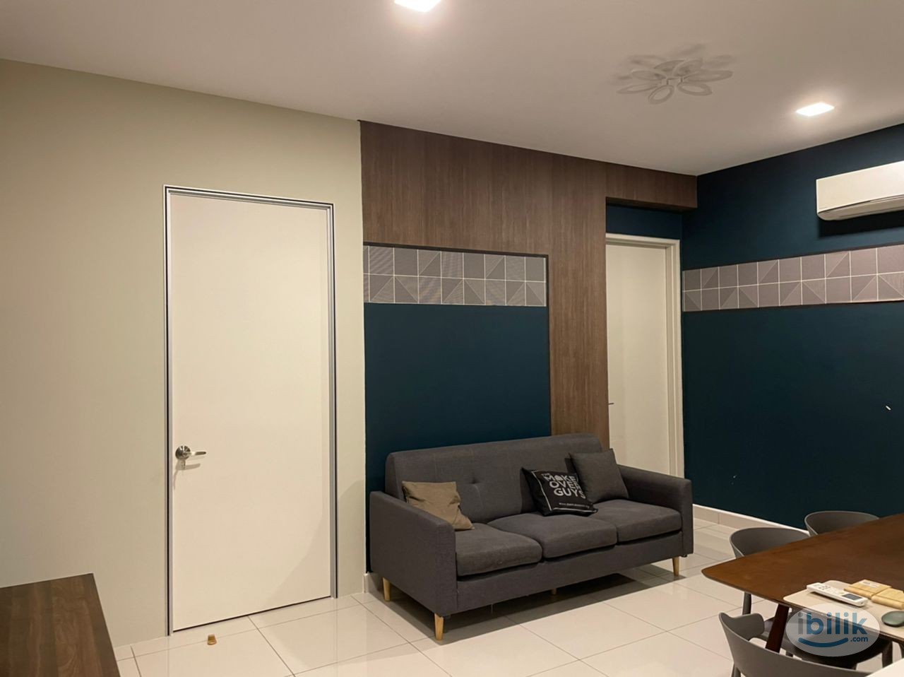 Air cond Big Middle Room at Vivo Residential Suites @ 9 Seputeh Condominium, Old Klang Road， near mid valley - Image 4