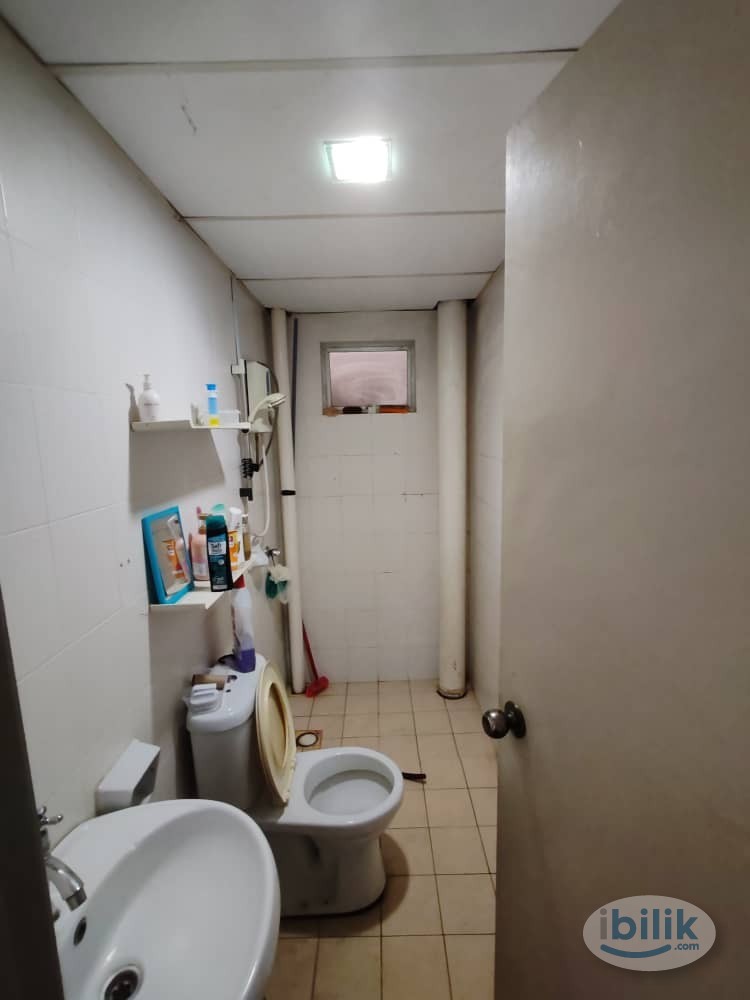 [Female only] Master Room at Putra Majestik, Sentul - Image 2