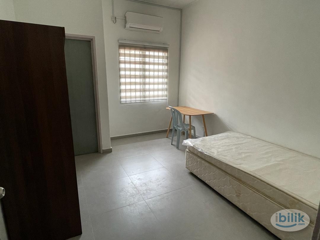 Room for rent at Kota Kemuning (Middle) - Image 1