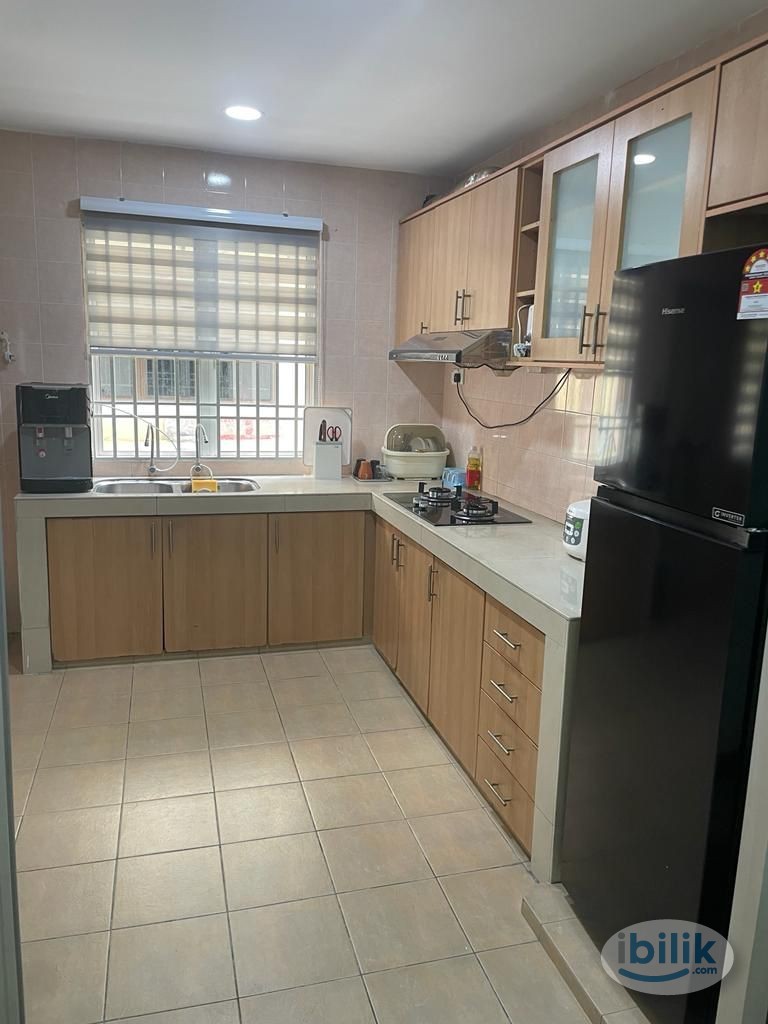 Room for rent at Kota Kemuning (Middle) - Image 4