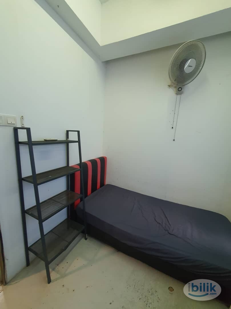 room rm510 shared bathroom 5 mins walk to kota damansara mrt station - Image 1