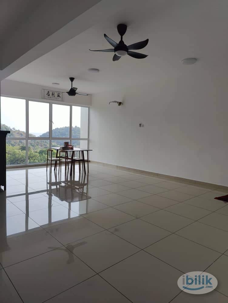 Middle Room at Emerald Residence, Bayan Lepas, Penang - Image 4