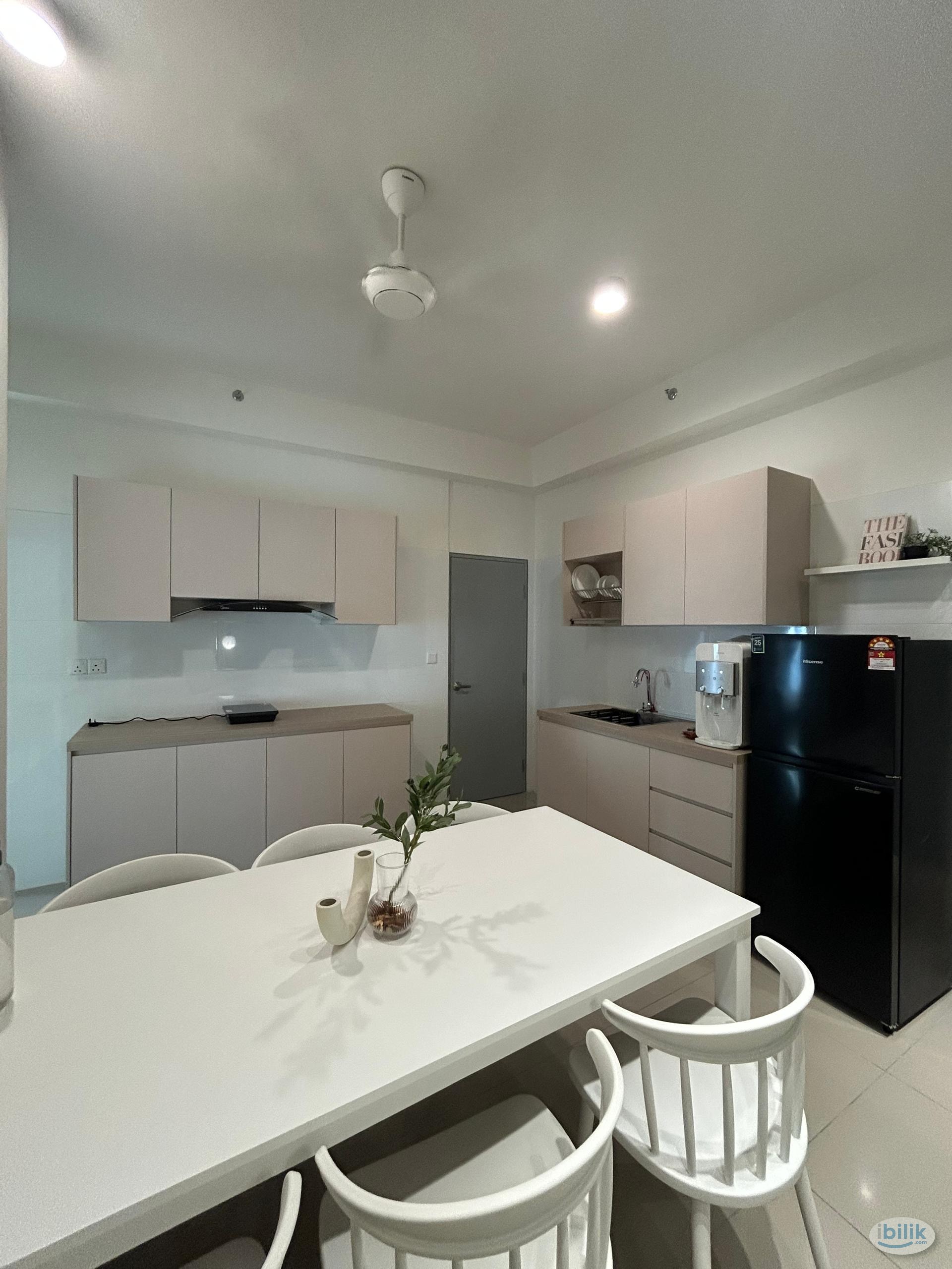 Middle Room at 121 Residence, Kayu Ara, Bandar Utama - Image 1