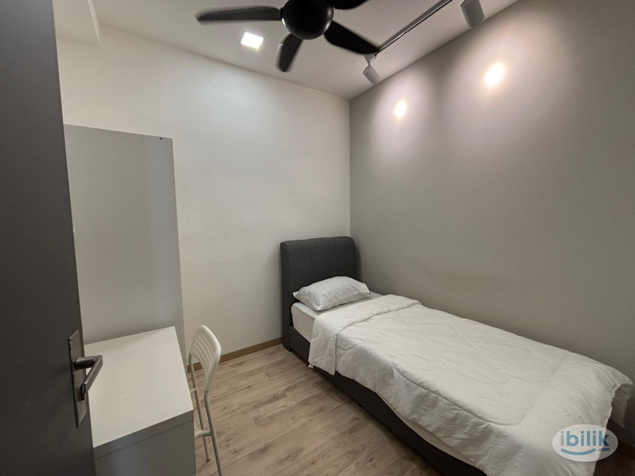 Female unit🔥Single room | 3min walks to Emhub ,Near Busstop direct to Segi/ MRT KD, Doorstep to Jaya Grocer/Ninso - Image 1