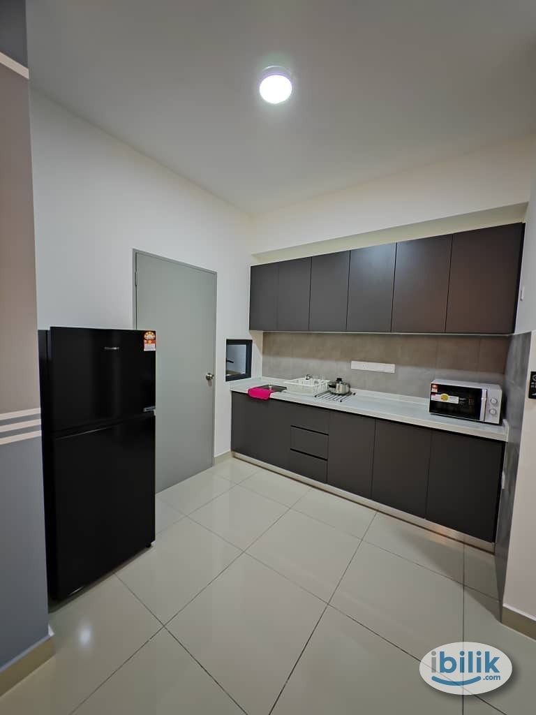 [Mix unit] Original Middle Room with Aircond & Window for Rent at M Vertica - Image 3