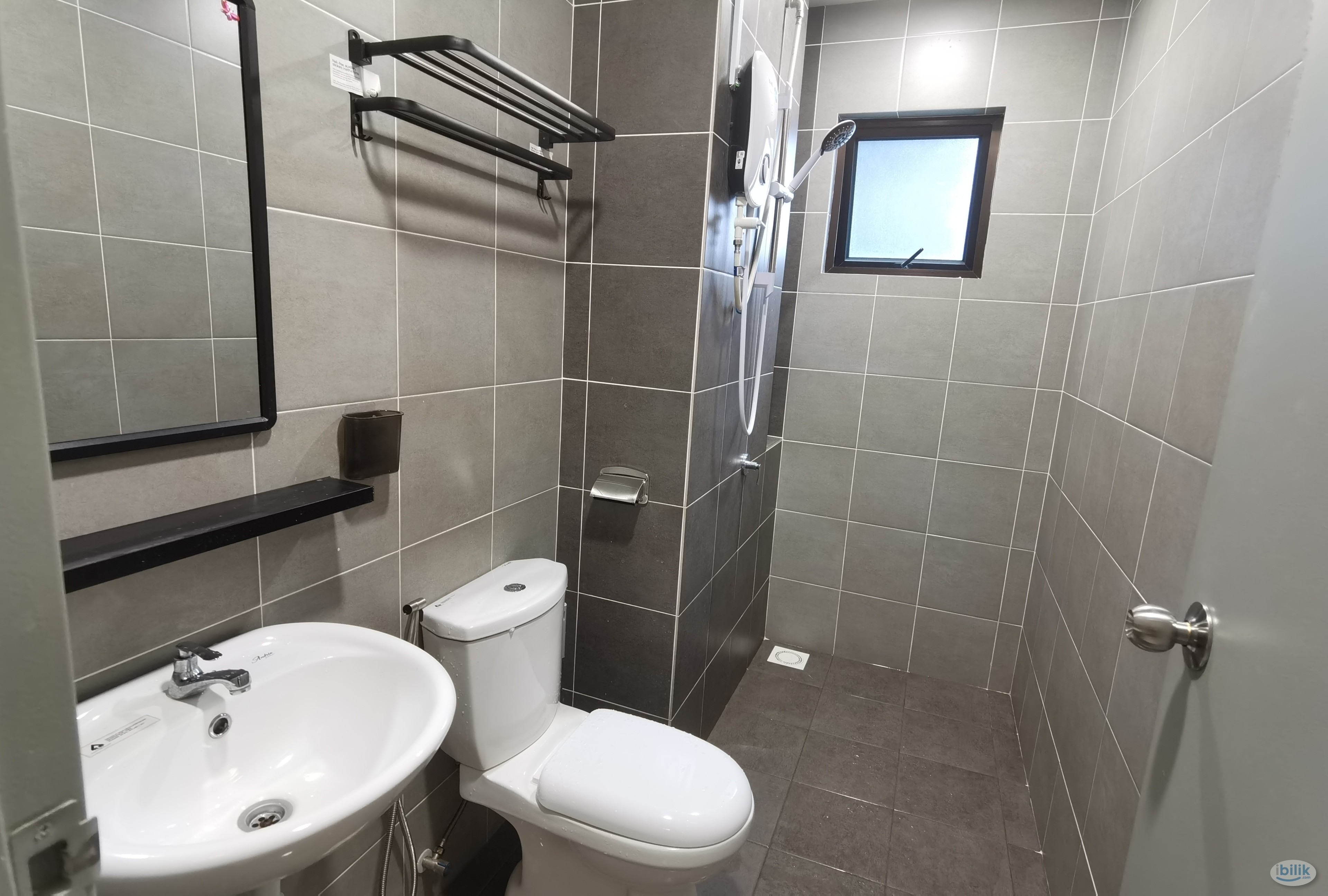 Master Room Muslim Female Unit Fully Furnished 5mins walking to MRT Cheras Line 1 - Image 3