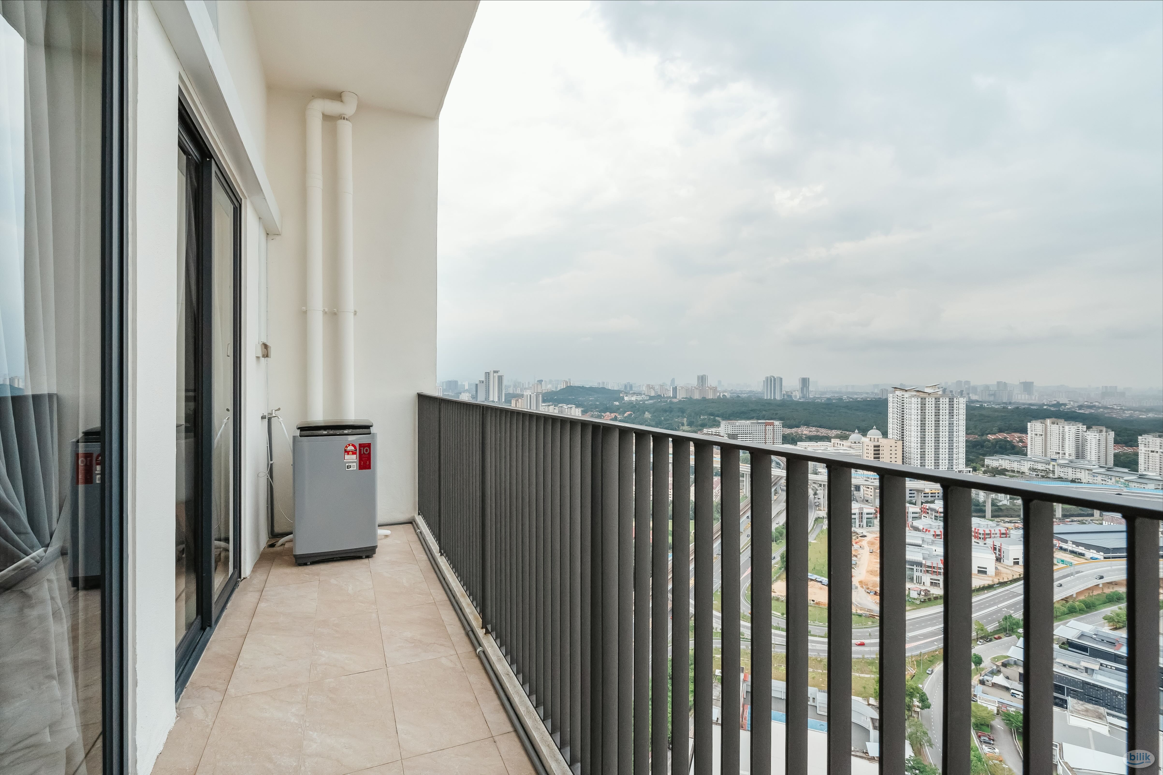 Male Middle Room at Emporis, Kota Damansara - Image 3