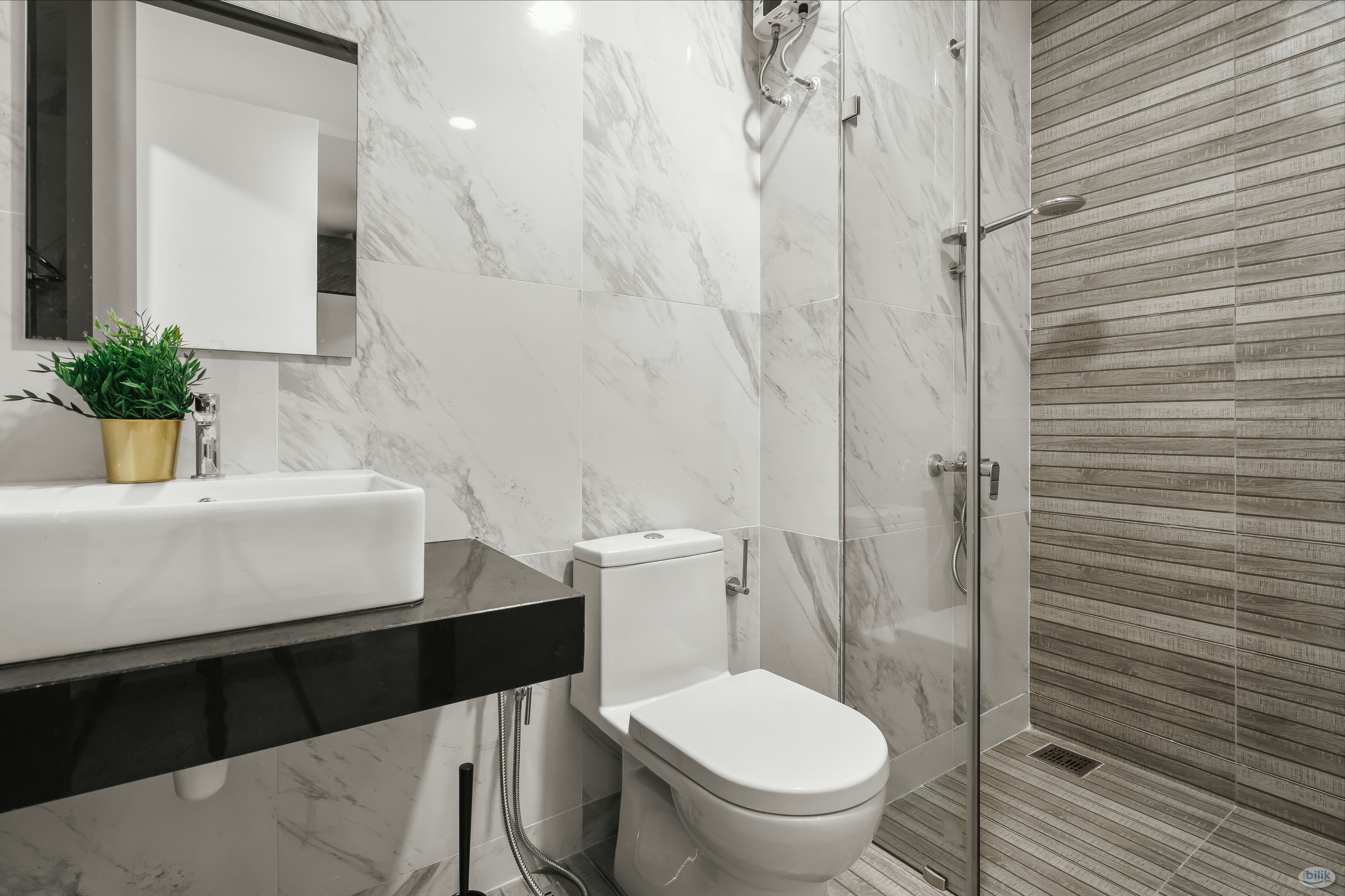 Male Middle Room at Emporis, Kota Damansara - Image 4