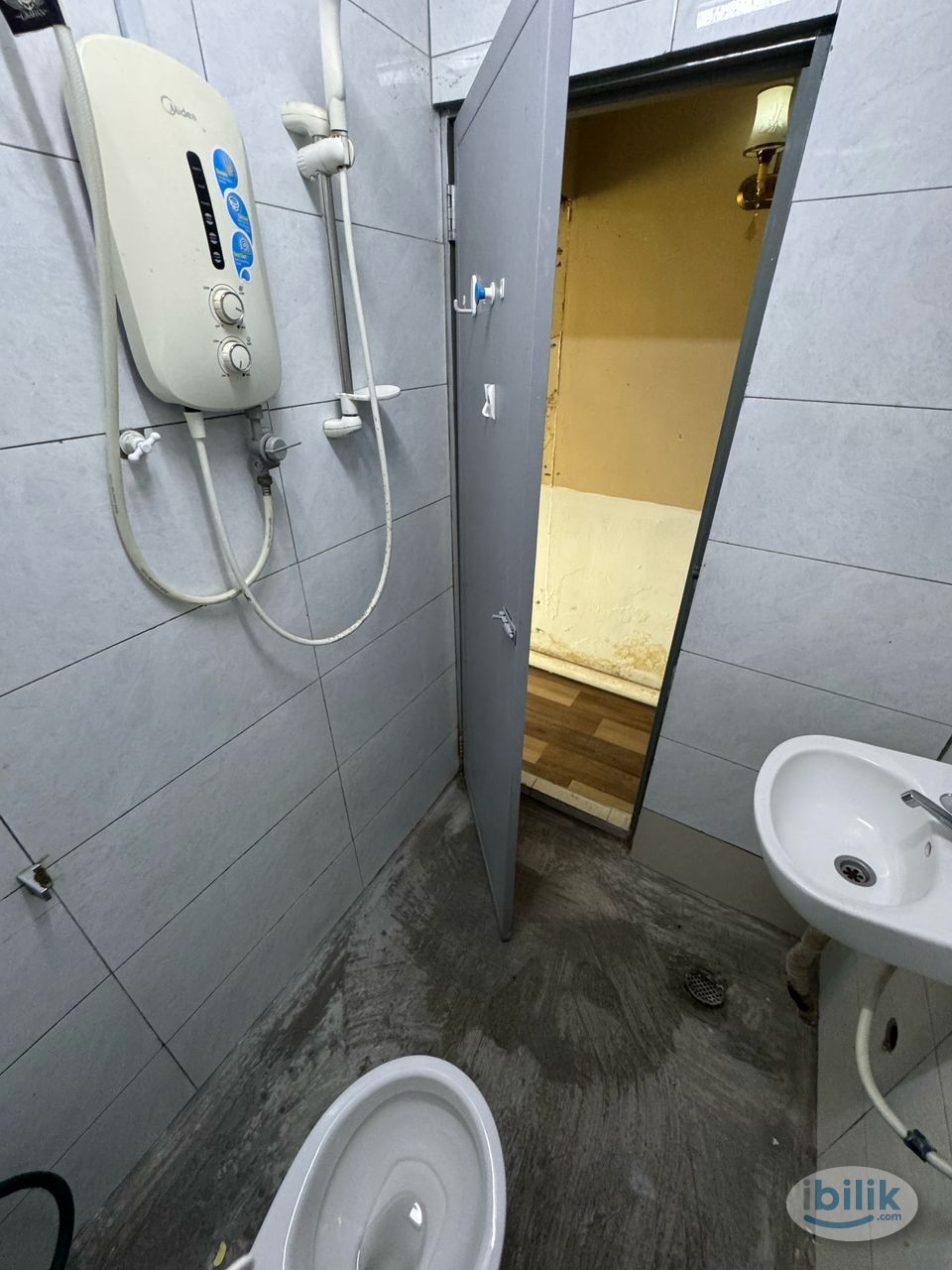 Low Deposit Room for Rent ❗ Walking Distance to LRT Kelana Jaya 🚶 - Image 2