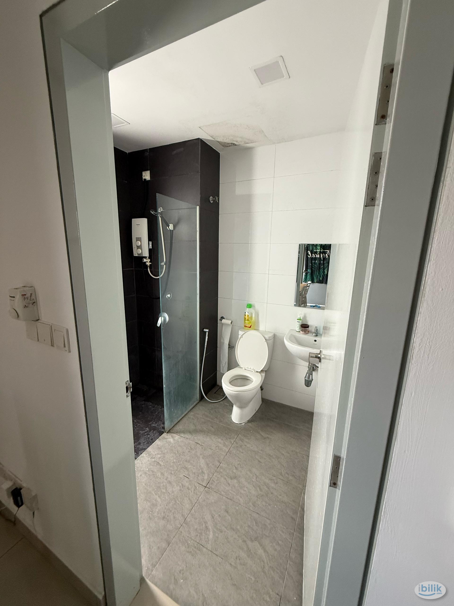 Cozy & Secure Female-Only Single Room for Rent @! Paramount Utropolis @ Glenmarie, Shah Alam - Image 3