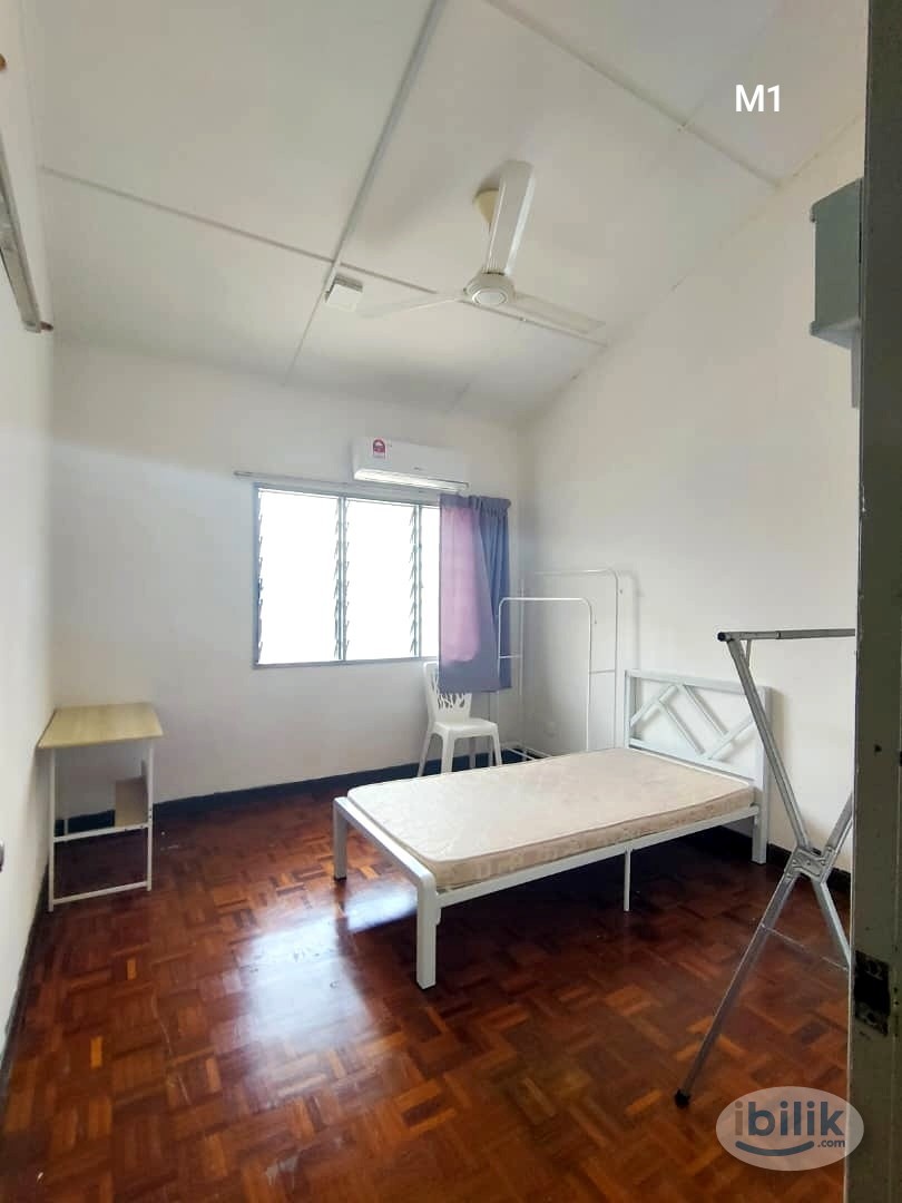 Middle Room at Cheras, Kuala Lumpur - Image 1
