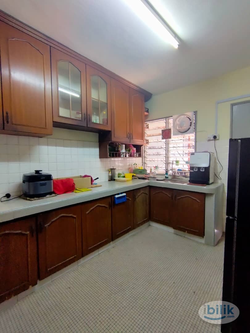 Middle Room at Taman Mutiara Barat, Cheras - Image 2