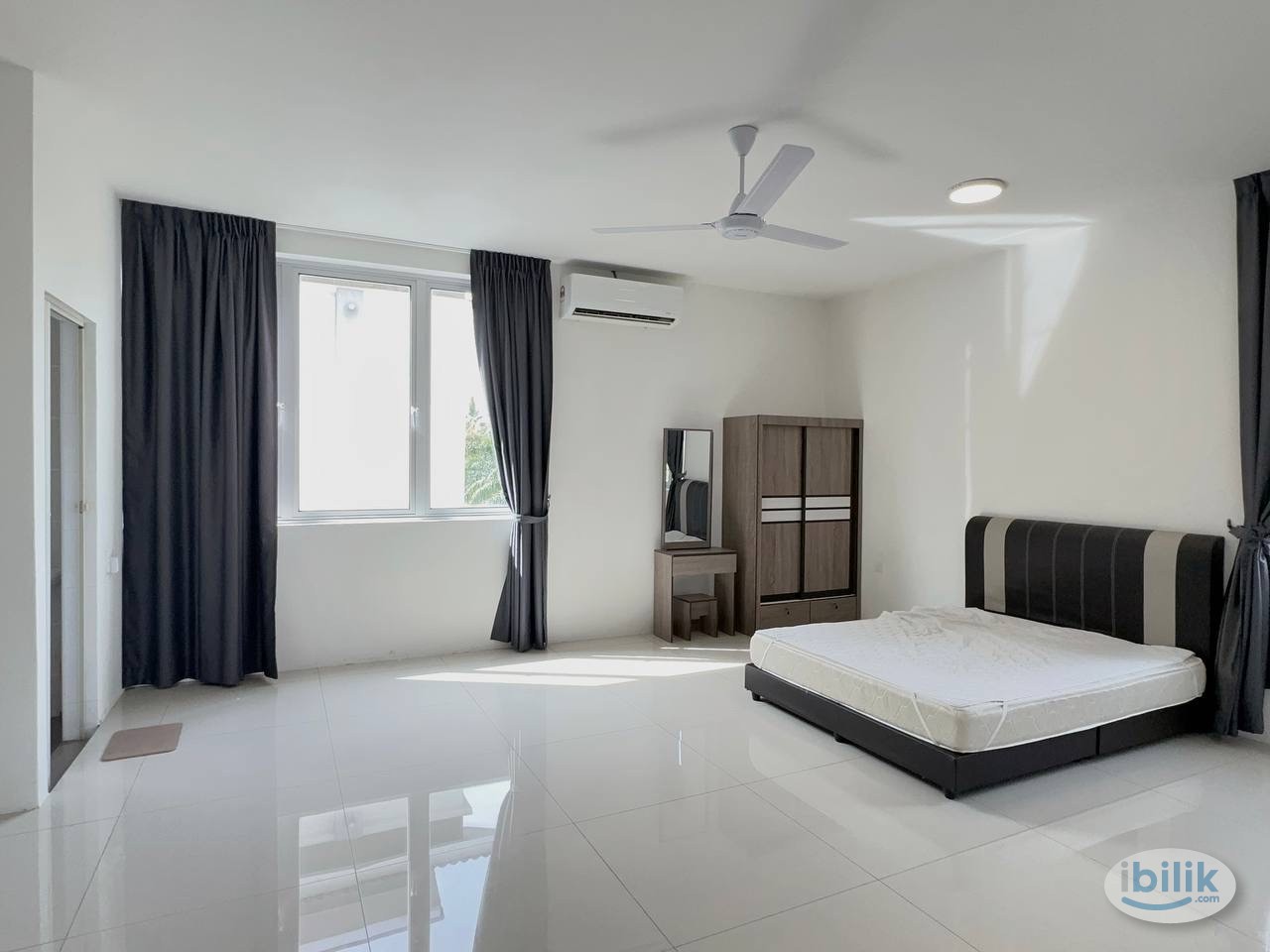 Master Room at Carnation Villa, Bukit Minyak - Image 5