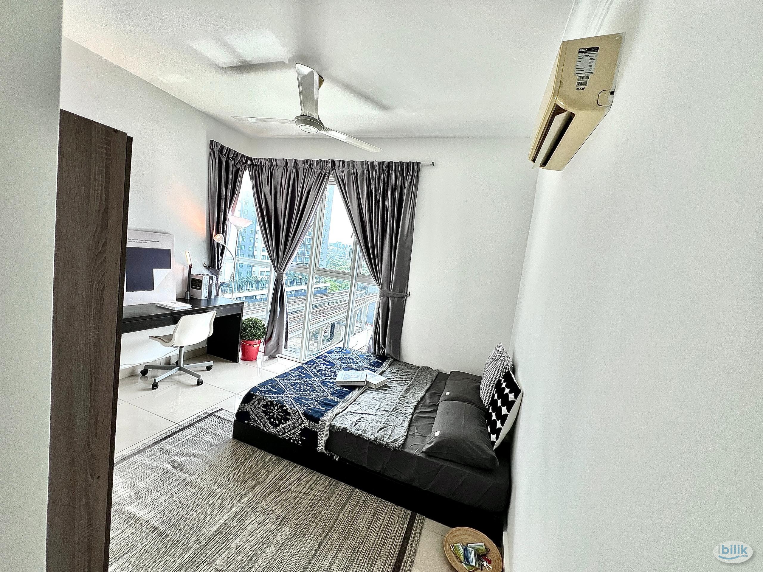 😍 5 mins walk to LRT 😍 Direct access to shopping mall 😍Free Wifi 😍Fully furnished Master Room at Pacific Place Ara Daman - Image 1