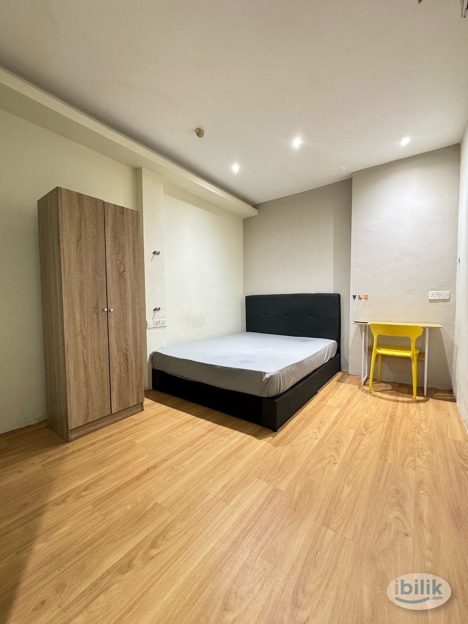 Near Pasar Seni MRT 🚇 Zero Deposit Room + Toilet near Petaling Street - Image 1