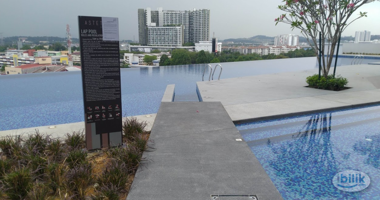 Air cond Middle Room at Astetica Residences, Seri Kembangan, walking distance to KTM & the Mines Mall , 5 min to UPM - Image 2