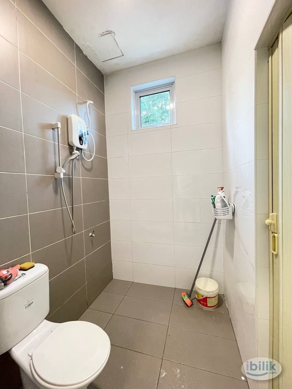 Carnation Villa｜Bukit Minyak Aircond Middle Room for Rent - Image 2
