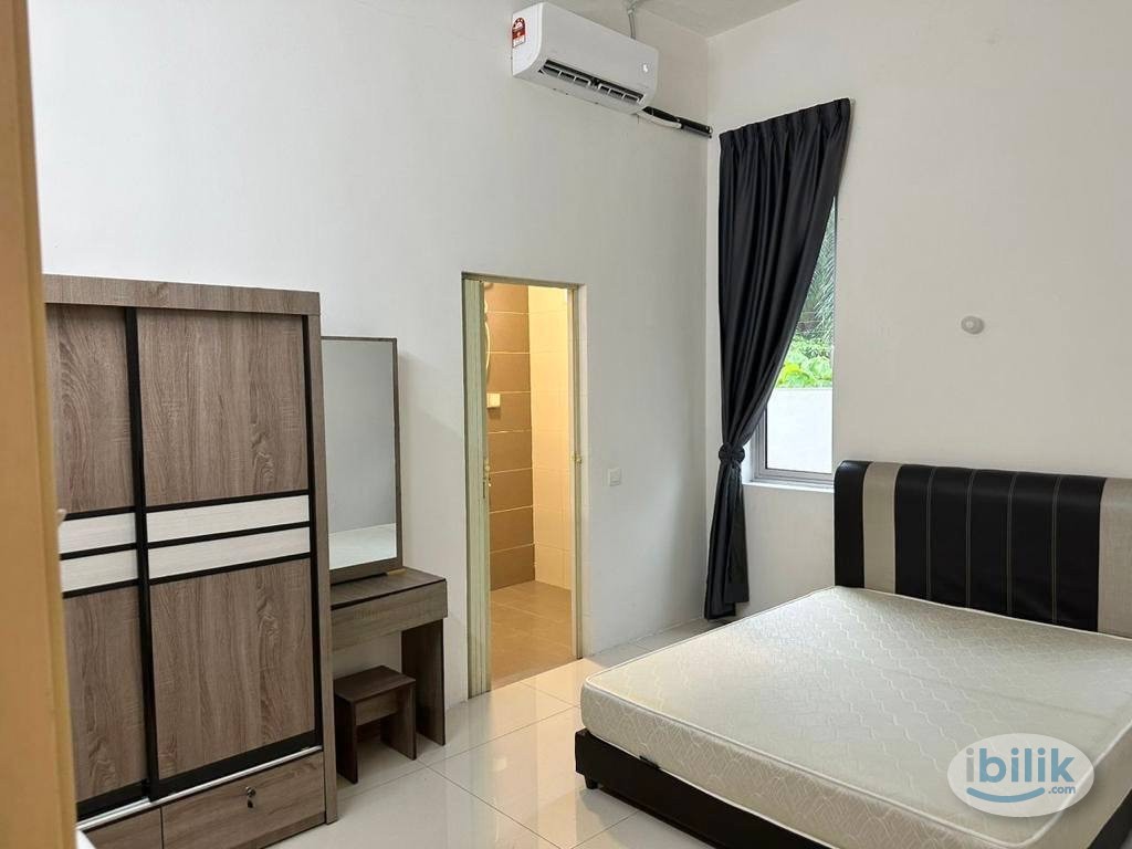 Carnation Villa｜Bukit Minyak Aircond Middle Room for Rent - Image 1