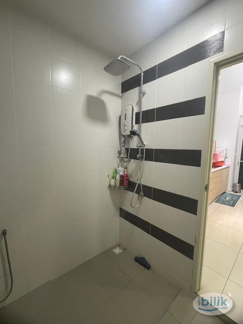 Middle Room at Imperial Residences, Sungai Ara - Image 5