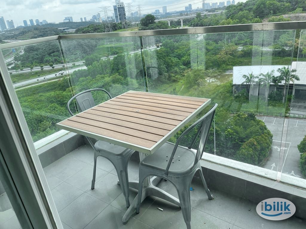 Master Room with Balcony at Vision Residence (V'Residence) Cyberjaya, Selangor - Image 2