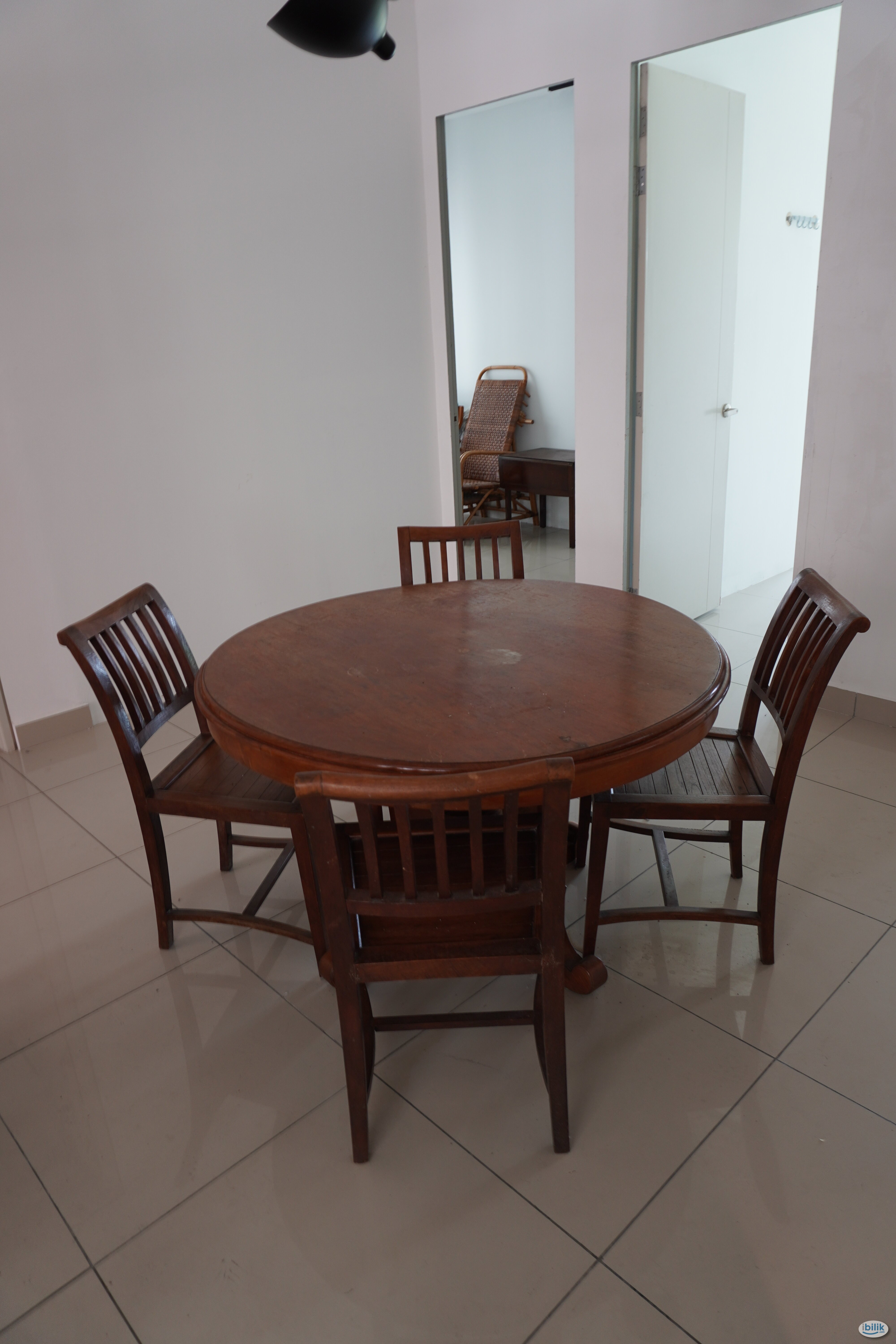 Middle Room 5 V'Residence at Cyberjaya, Selangor - Image 1