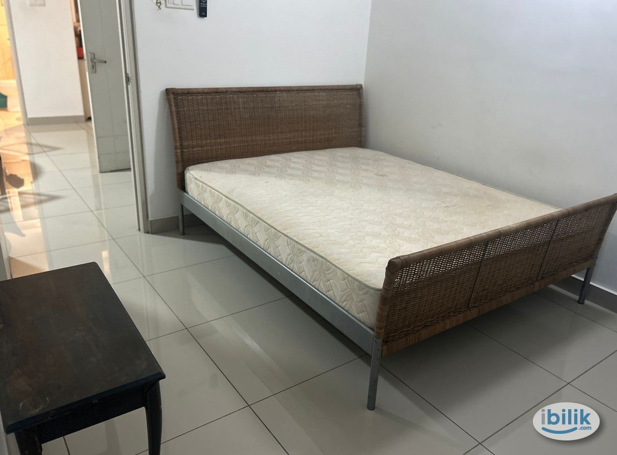 Middle Room 5 V'Residence at Cyberjaya, Selangor - Image 4